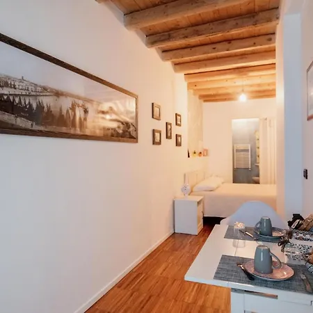 Nell'antico Borgo Bed and Breakfast 4*